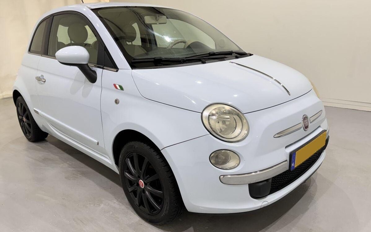 Vamos acompanhar este pequeno Fiat 500 azul celeste, o novo membro da família MotorTech, na sua mais recente aventura!
