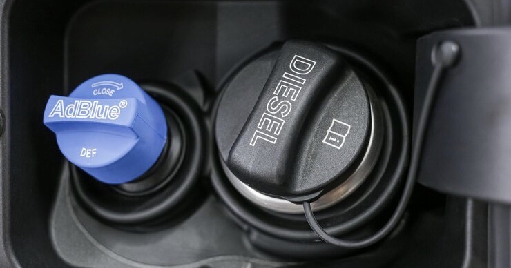 Descubra tudo sobre o AdBlue, o fluido essencial para motores diesel modernos. Saiba como utilizá-lo corretamente e contribua para um ambiente mais limpo.