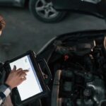 Descubra como a Comissão Europeia vai revolucionar as Inspeções Técnicas Carros Elétricos na Europa, focando na segurança, bateria e futuro da mobilidade verde.